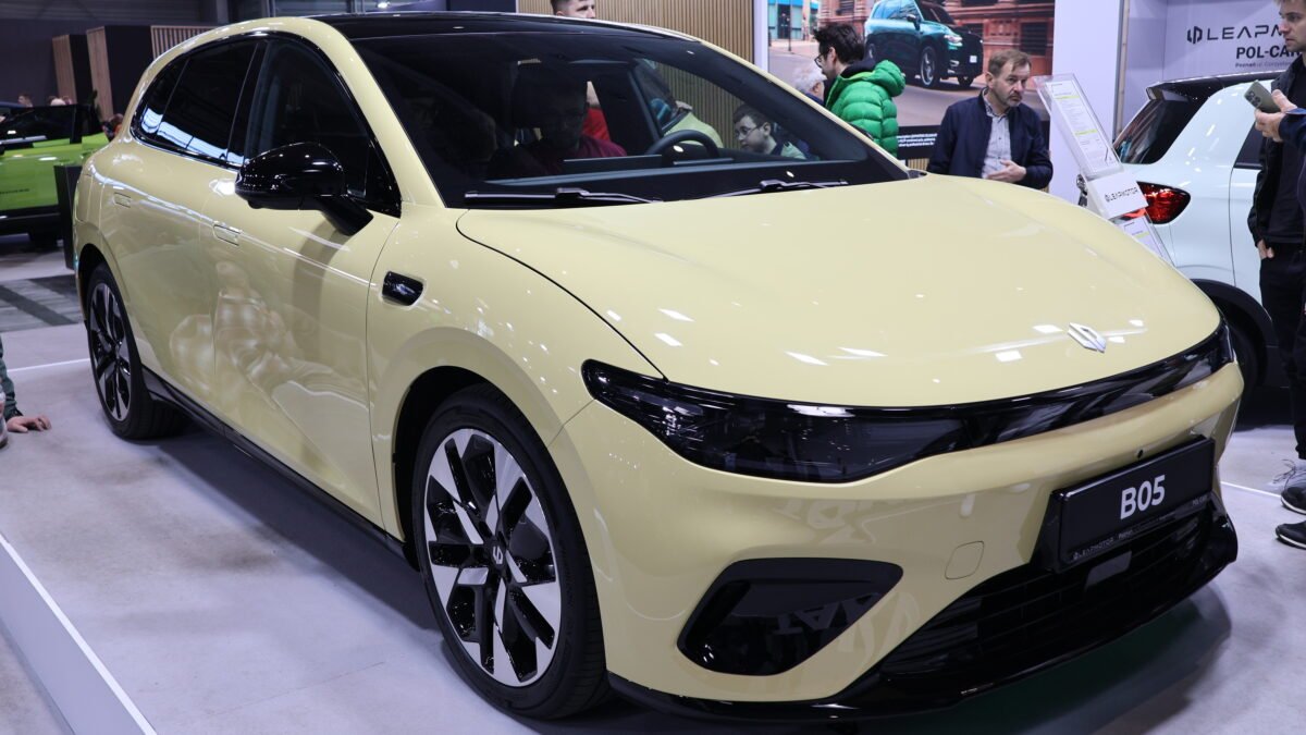 Yellow Leapmotor B05, front three-quarter view at the 2026 Poznań Motor Show